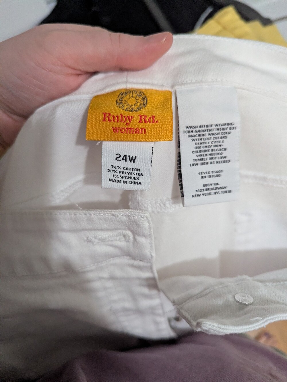 Ruby Rd. White Cropped Frayed Hem Jeans - Picture 4 of 4